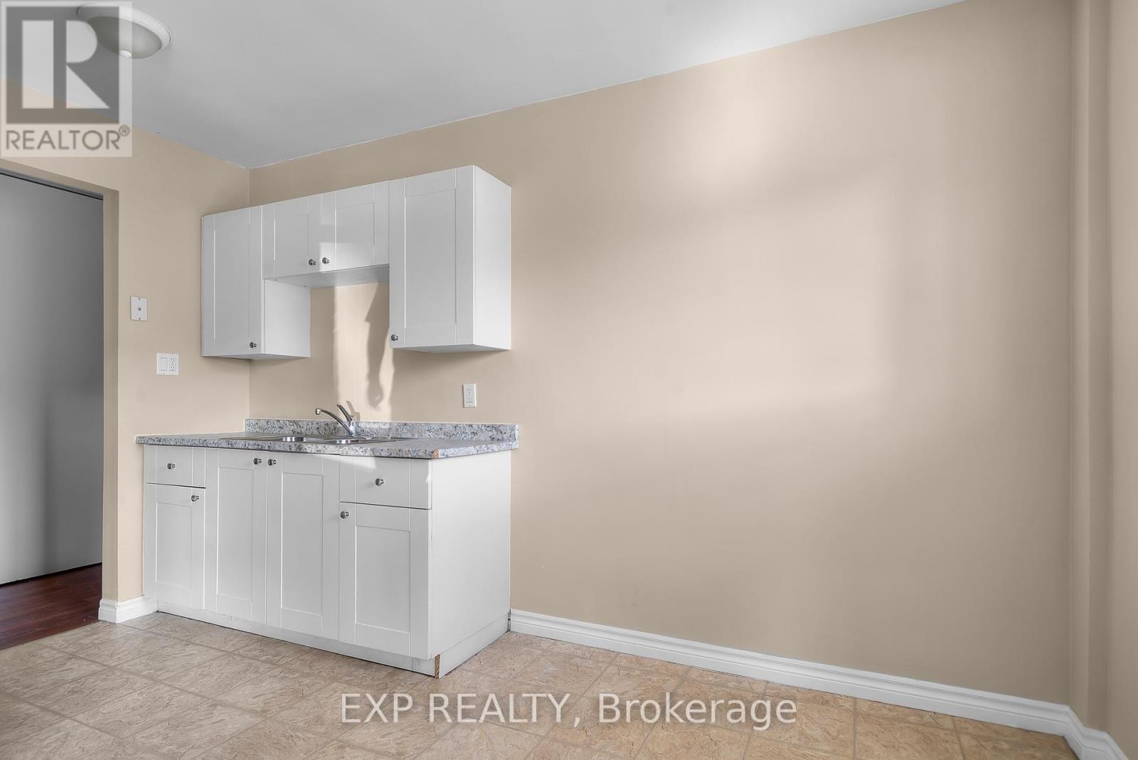 Residential Lease in Niagara Falls (Downtown) 2