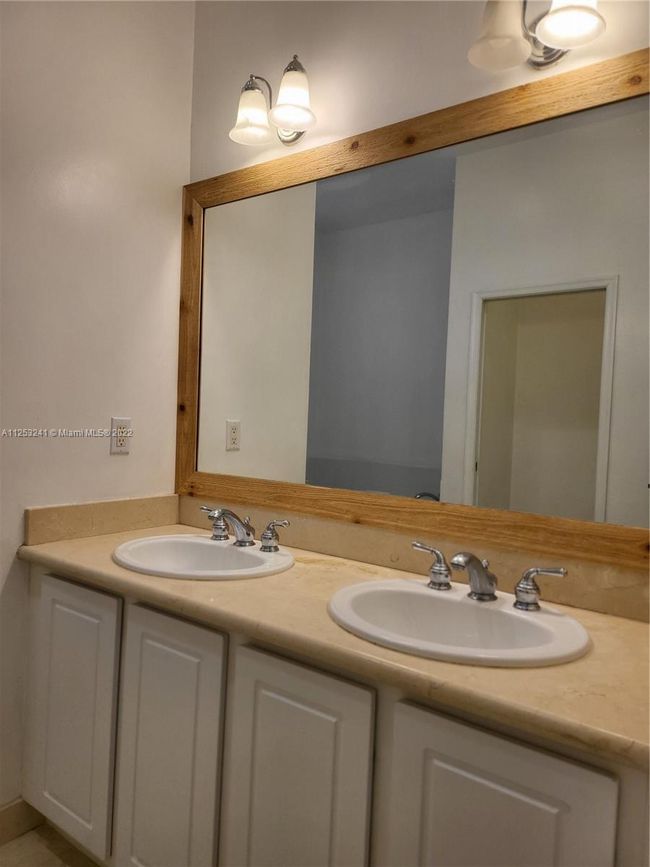 UNIT-35 - 545 Sw 18 Th Ave, Townhouse with 3 bedrooms, 3 bathrooms and null parking in Fort Lauderdale FL | Image 30