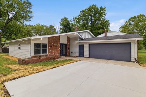 6195 Stafford Dr, North Olmsted, OH, 44070-4852 | Card Image