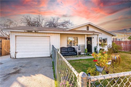 637 S P St, Tulare, CA, 93274-5512 | Card Image