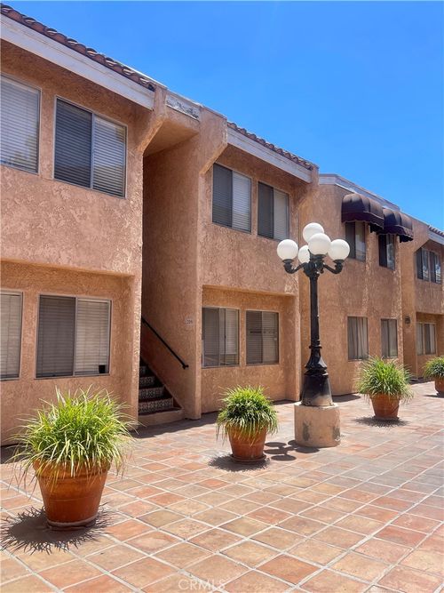 208-8020 Langdon Ave, Van Nuys, CA, 91406-6226 | Card Image