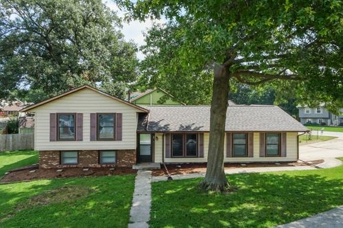 1 Timber View Dr, Bloomington, IL, 61701-7801 | Card Image
