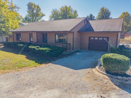 385 W 3rd St, Bonnie, IL, 62816-1035 | Card Image