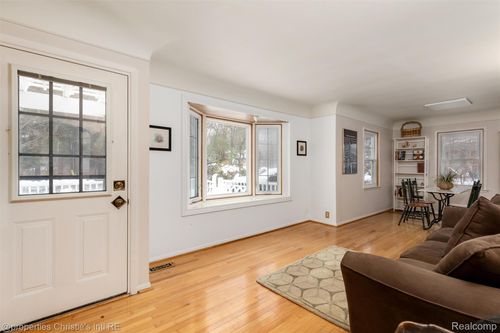 23245 Hunters Ln, Southfield, MI, 48033-3375 | Card Image