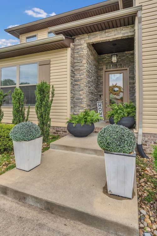 1708 Comanche Run, Madison, TN, 37115-5647 | Card Image