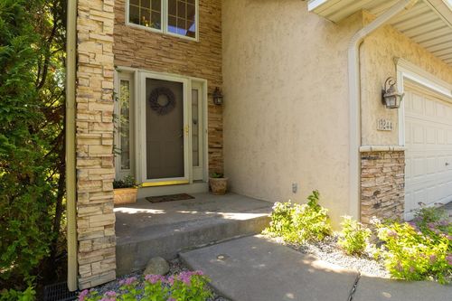 13244 39th Ave N, Plymouth, MN, 55441-1617 | Card Image