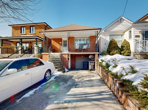 52 Montcalm Ave, York, ON, M6E4N7 | Card Image