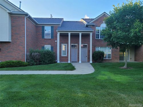 22105 Chesapeake Cir, Commerce Twp, MI, 48390-5916 | Card Image