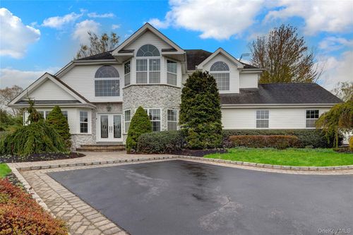 6 Arborvitae Ln, Miller Place, NY, 11764-3021 | Card Image