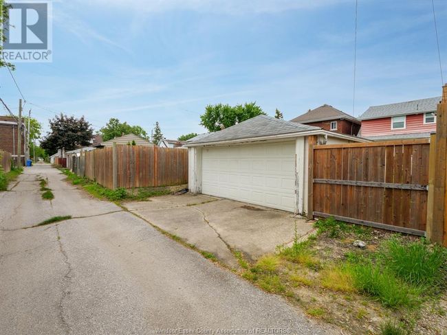 1454 Moy Ave, House other with 5 bedrooms, 2 bathrooms and null parking in Windsor ON | Image 26
