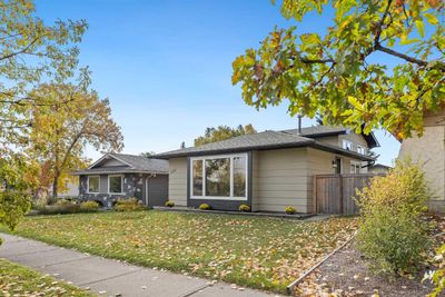 524 Midridge Dr Se, House other with 3 bedrooms, 1 bathrooms and 2 parking in Calgary AB | Image 2