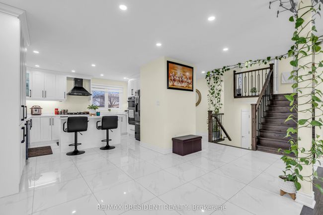 118 Charters Rd, House other with 5 bedrooms, 4 bathrooms and 2 parking in Brampton ON | Image 8