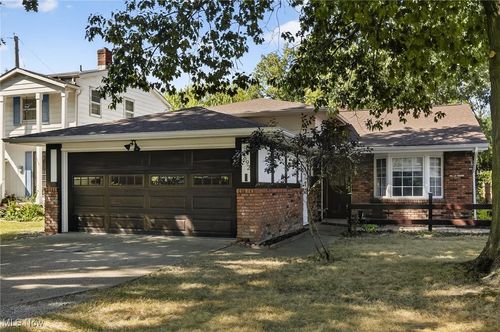 6592 Edward St, Mentor, OH, 44060-3829 | Card Image