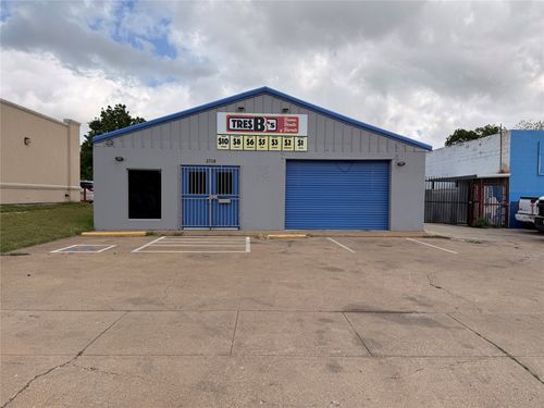 2718 Azle Ave, Fort Worth, TX, 76106-5103 | Card Image