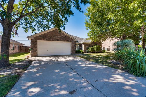 102 Canyon Ct, Waxahachie, TX, 75167-4805 | Card Image