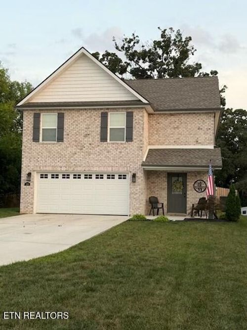 158 Sand Hills Dr, Maryville, TN, 37801-2433 | Card Image