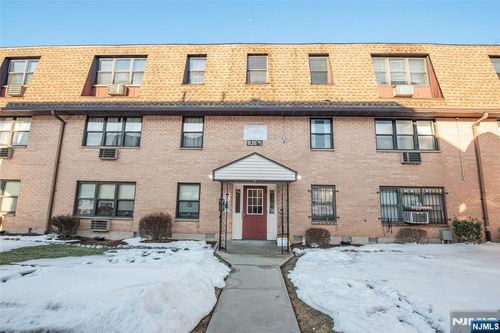 12 N End Dr, Secaucus, NJ, 07094-4044 | Card Image