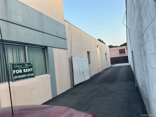 1010 Sunrise Hwy, Rockville Centre, NY, 11570-5100 | Card Image