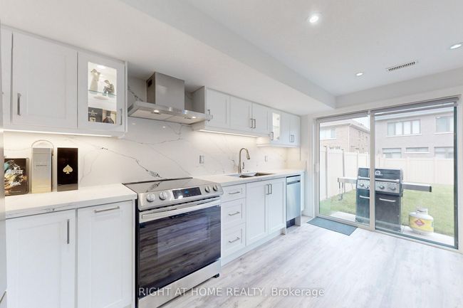 9 John Smith St, House attached with 5 bedrooms, 5 bathrooms and 3 parking in Holland Landing ON | Image 6