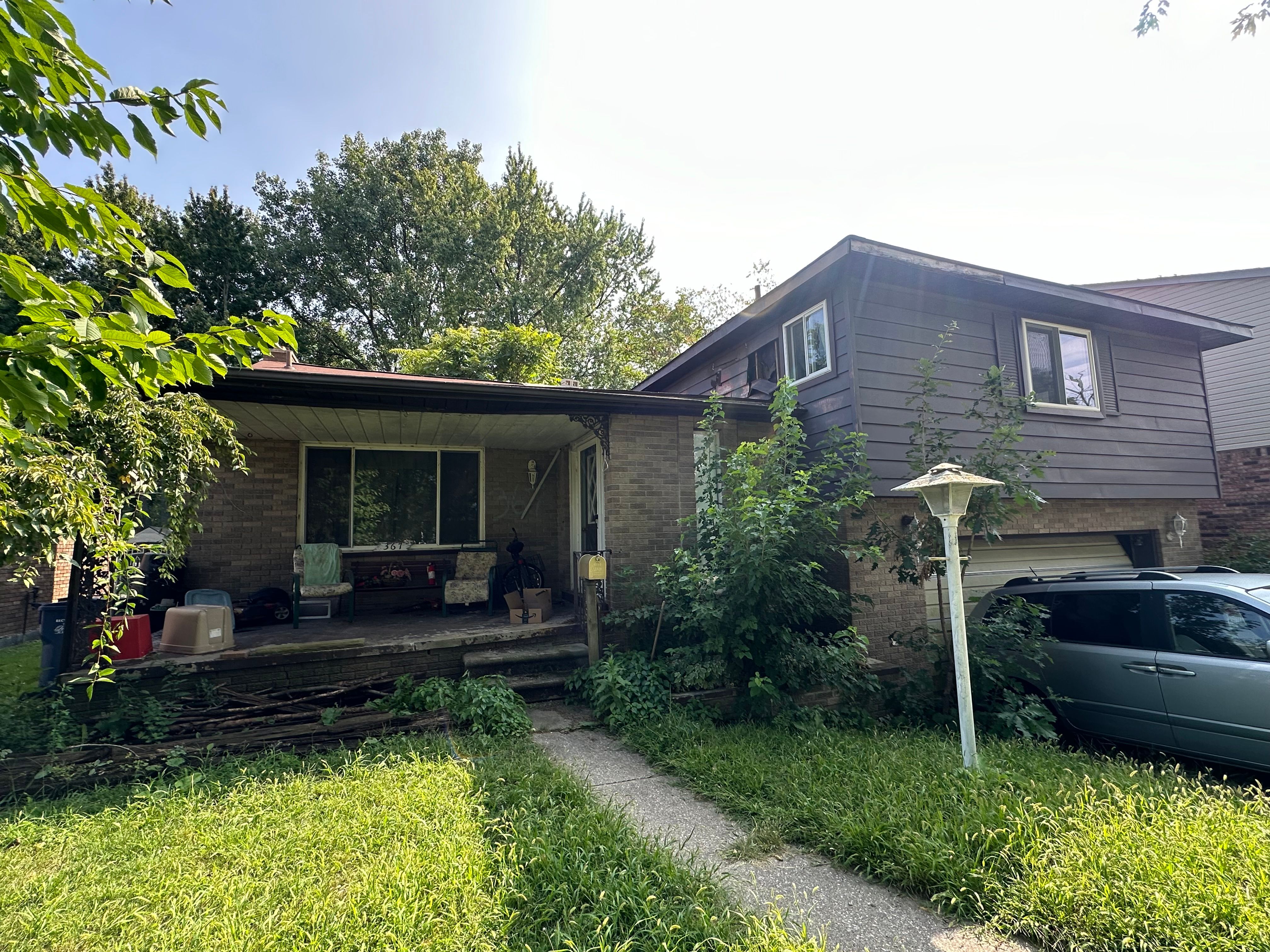 Shore Dr, Lincoln Park, MI 48146