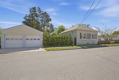 30 Buttonwood Rd, Dartmouth, MA, 02748-2904 | Card Image