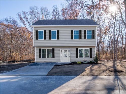 76 Medford St, Warwick, RI, 02889-6408 | Card Image