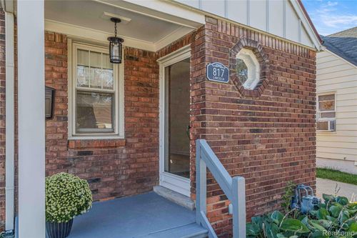 817 Lincoln Ave, Lincoln Park, MI, 48146-2709 | Card Image