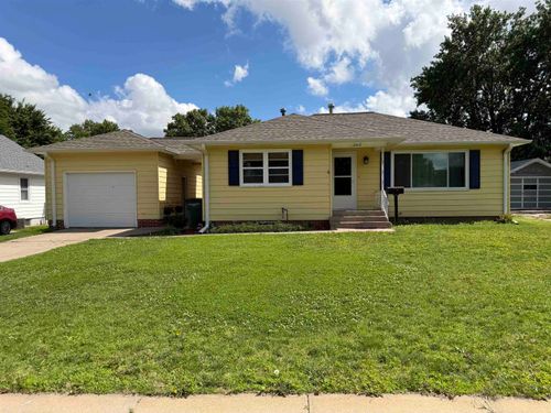 2413 W 7th St, Hastings, NE, 68901-3509 | Card Image