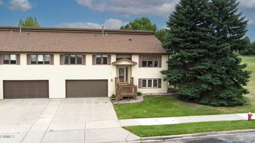 522 N 35th St, Bismarck, ND, 58501-3362 | Card Image