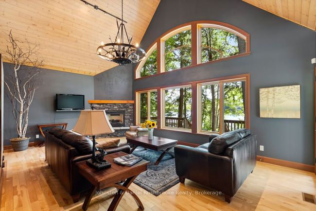 2 - 1086 Brackenrig Rd, House other with 3 bedrooms, 2 bathrooms and 4 parking in Port Carling ON | Image 6