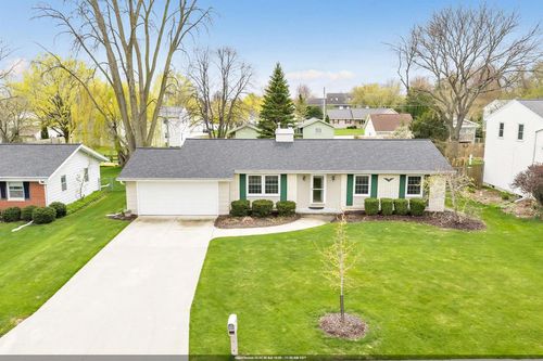 324 Kenney Street, ALLOUEZ, WI, 54301 | Card Image