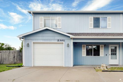 2301 Vineyard Cir, Manhattan, KS, 66502-7649 | Card Image