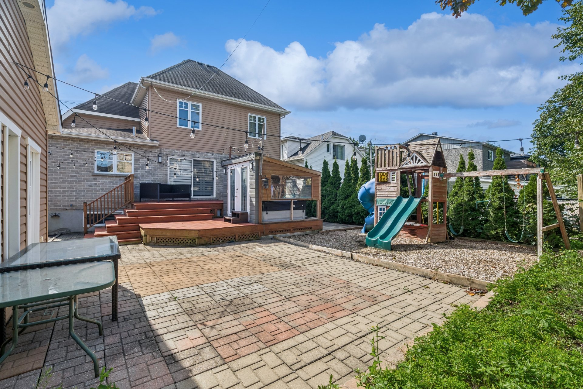 Residential in Longueuil (Saint-Hubert) 3