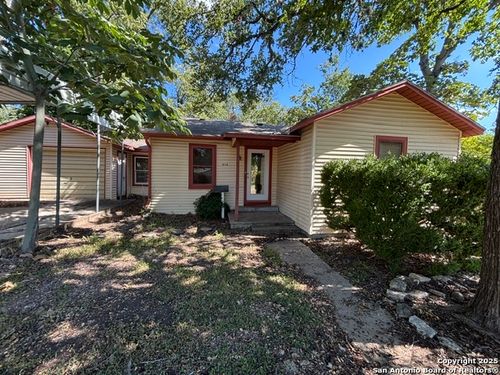 614 Florence St, Kerrville, TX, 78028-4136 | Card Image