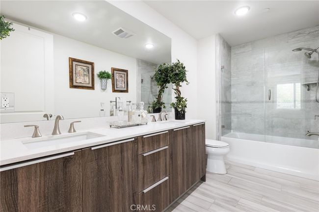 Primary Bathroom | Image 11
