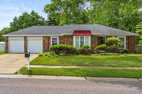 12155 Kingshead Drive, Florissant, MO, 63033 | Card Image