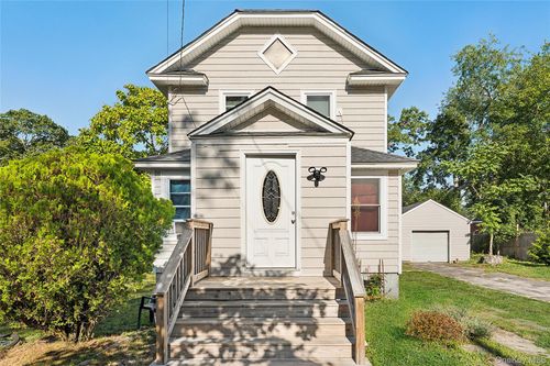135 Lake Ave, Flanders, NY, 11901-3512 | Card Image