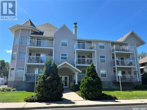 204-1202 1st Ave Nw, Moose Jaw, SK, S6H3N6 | Card Image