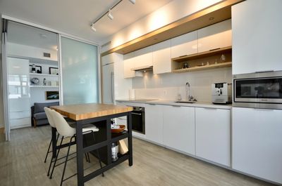 908 - 1661 Quebec St, Condo with 2 bedrooms, 2 bathrooms and 1 parking in Vancouver BC | Image 3