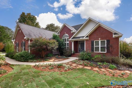 219 Chipmunk Cir, New Market, AL, 35761-5201 | Card Image