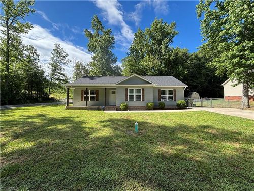 1 Lambeth Dr, Thomasville, NC, 27360-6111 | Card Image