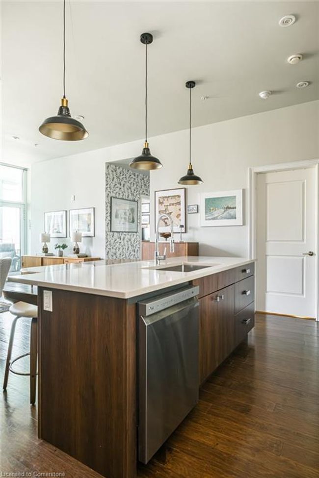 201 - 50 Murray St W, House attached with 2 bedrooms, 1 bathrooms and 1 parking in Hamilton ON | Image 7