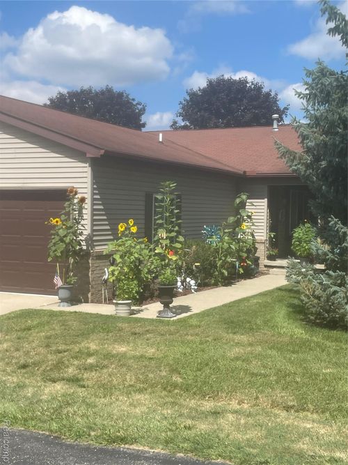 5057 Sandalwood Dr, Grand Blanc, MI, 48439-4261 | Card Image
