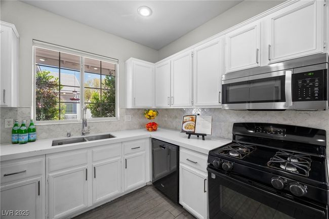 10342 Cherry Brook St, House other with 4 bedrooms, 3 bathrooms and null parking in Las Vegas NV | Image 6