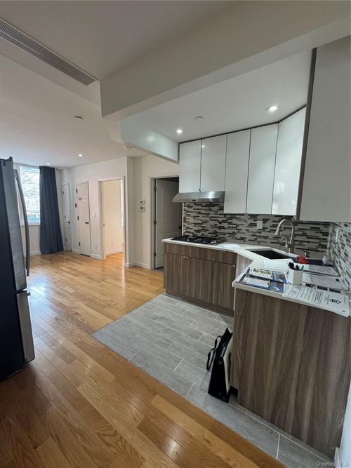 2d-4223 Parsons Blvd, Flushing, NY, 11355-2297 | Card Image