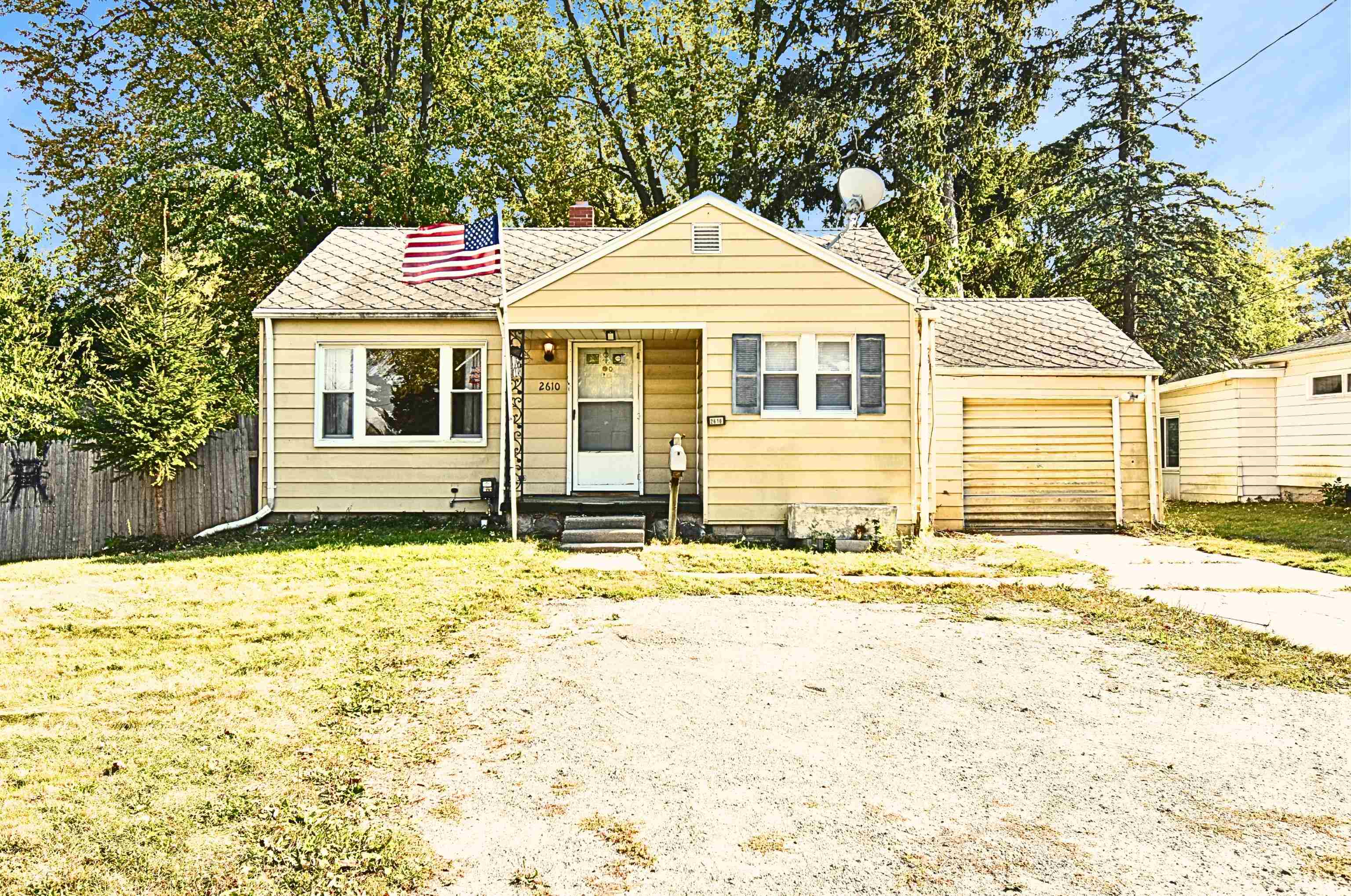 Rodd St, Midland, MI 48640