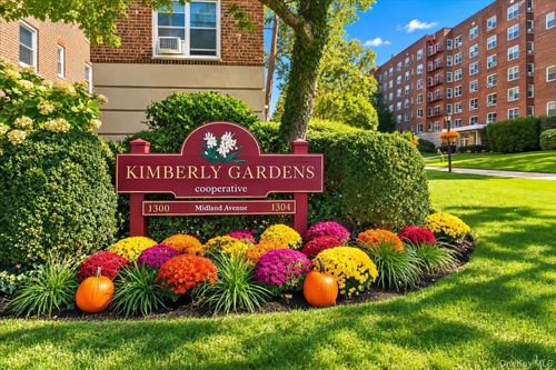 c26-1300 Midland Ave, Yonkers, NY, 10704-1426 | Card Image