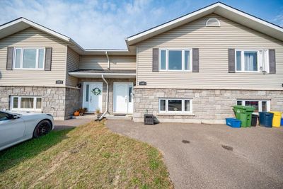 16 William Thomas Dr, Townhouse with 3 bedrooms, 2 bathrooms and 2 parking in Petawawa ON | Image 2