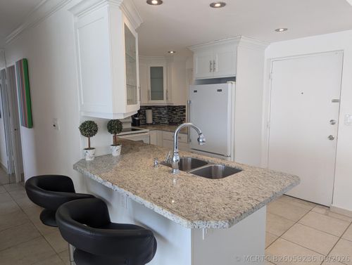501-220 Kings Point Dr, Sunny Isles Beach, FL, 33160-5313 | Card Image
