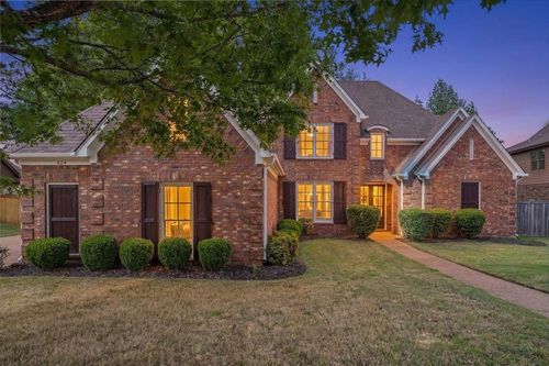 824 Nine Oaks, Collierville, TN, 38017-0200 | Card Image